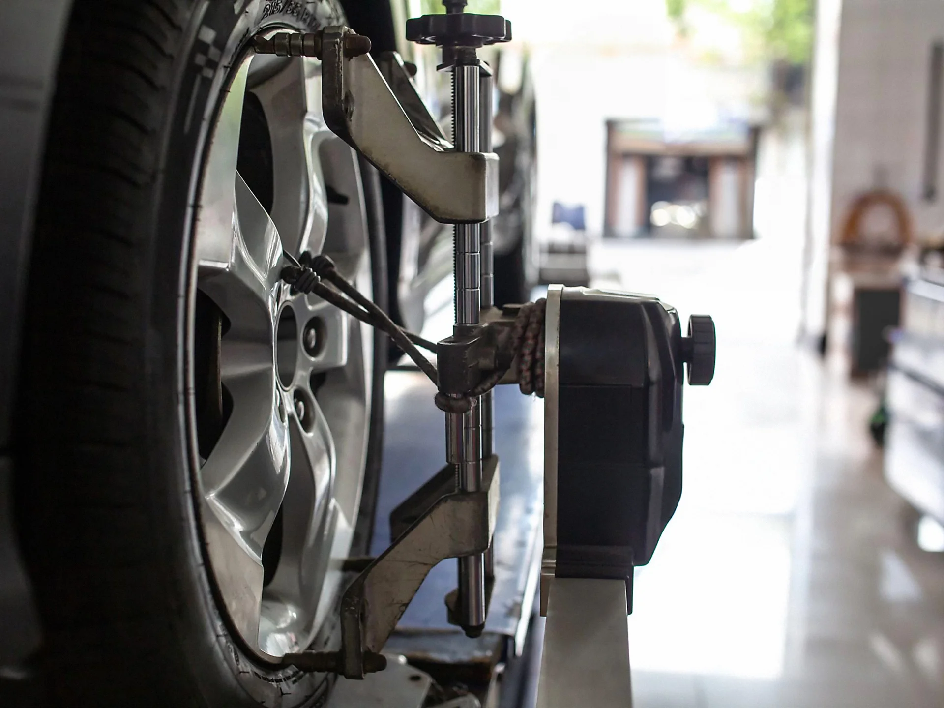 Alignment at a Garage - Wheel Alignment Service | Point S · Pneus et Mécanique Sainte-Catherine